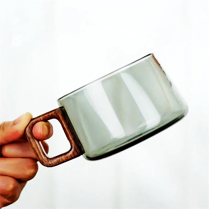 Nordic Glas Kaffeetasse Teetasse mit Holzgriff Set - Elegantes transparentes Glas, quadratischer Holzgriff, passende Löffel und optionaler Untersetzer