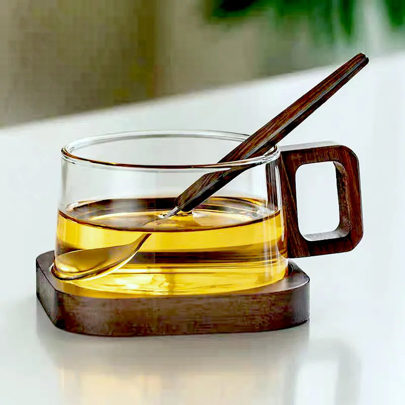 Nordic Glas Kaffeetasse Teetasse mit Holzgriff Set - Elegantes transparentes Glas, quadratischer Holzgriff, passende Löffel und optionaler Untersetzer