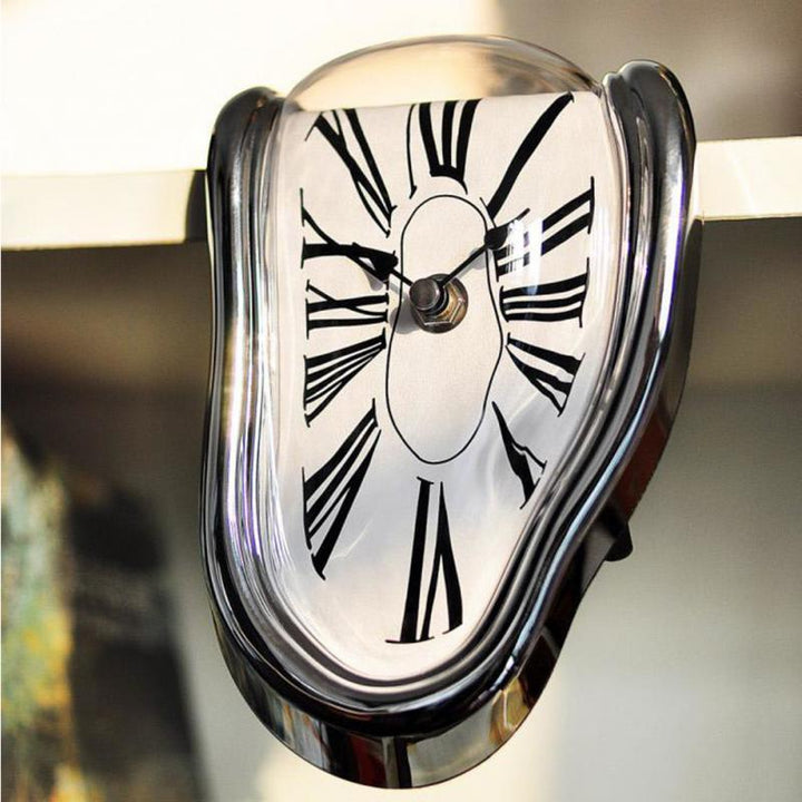 Verzerrte Schmelzende Uhr | Karnz