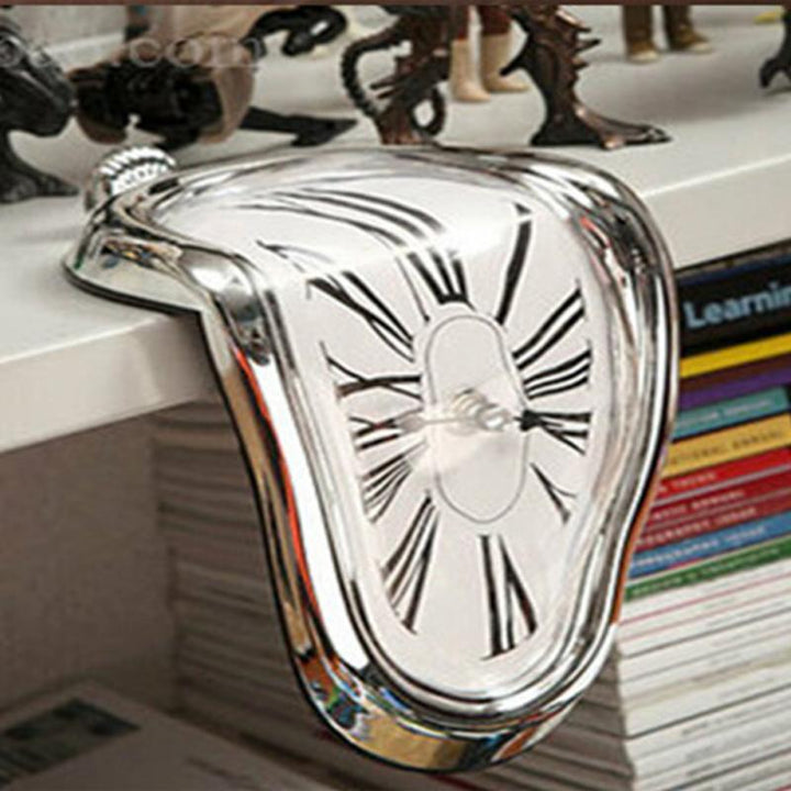 Verzerrte Schmelzende Uhr | Karnz