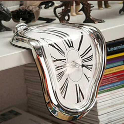 Verzerrte Schmelzende Uhr | Karnz