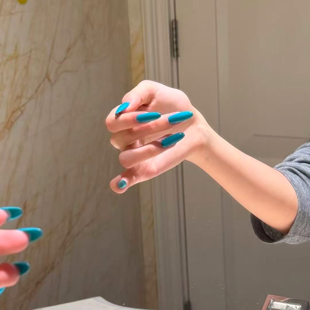 Dekorative Nagelkunst Karnz