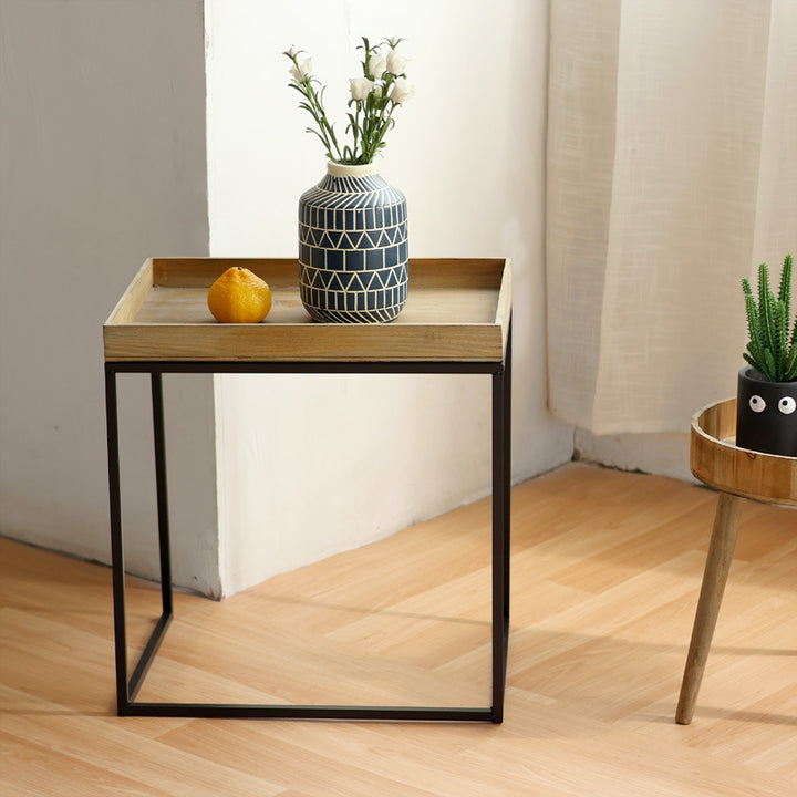 Moderner Beistelltisch mit Holztablett Karnz