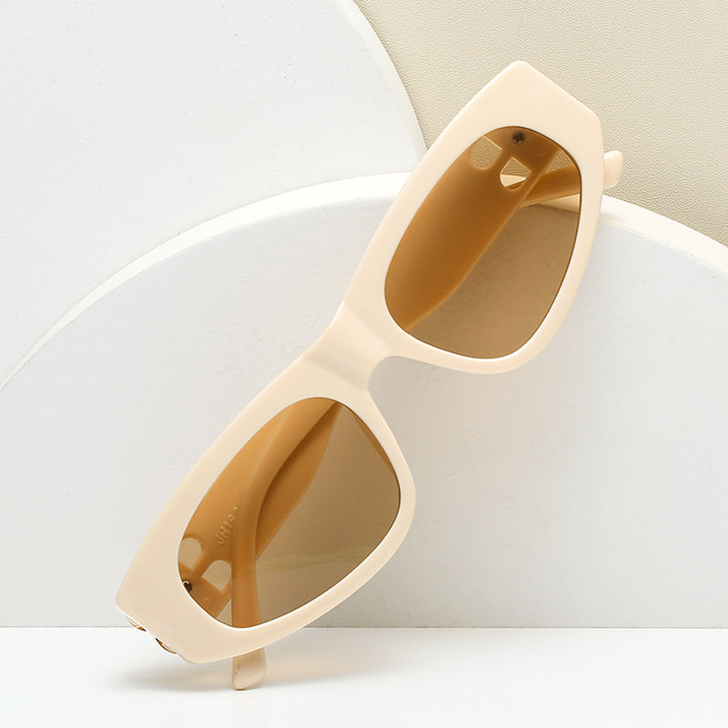 Damen Designer-Sonnenbrille mit luxuriösen Rahmenakzenten Karnz