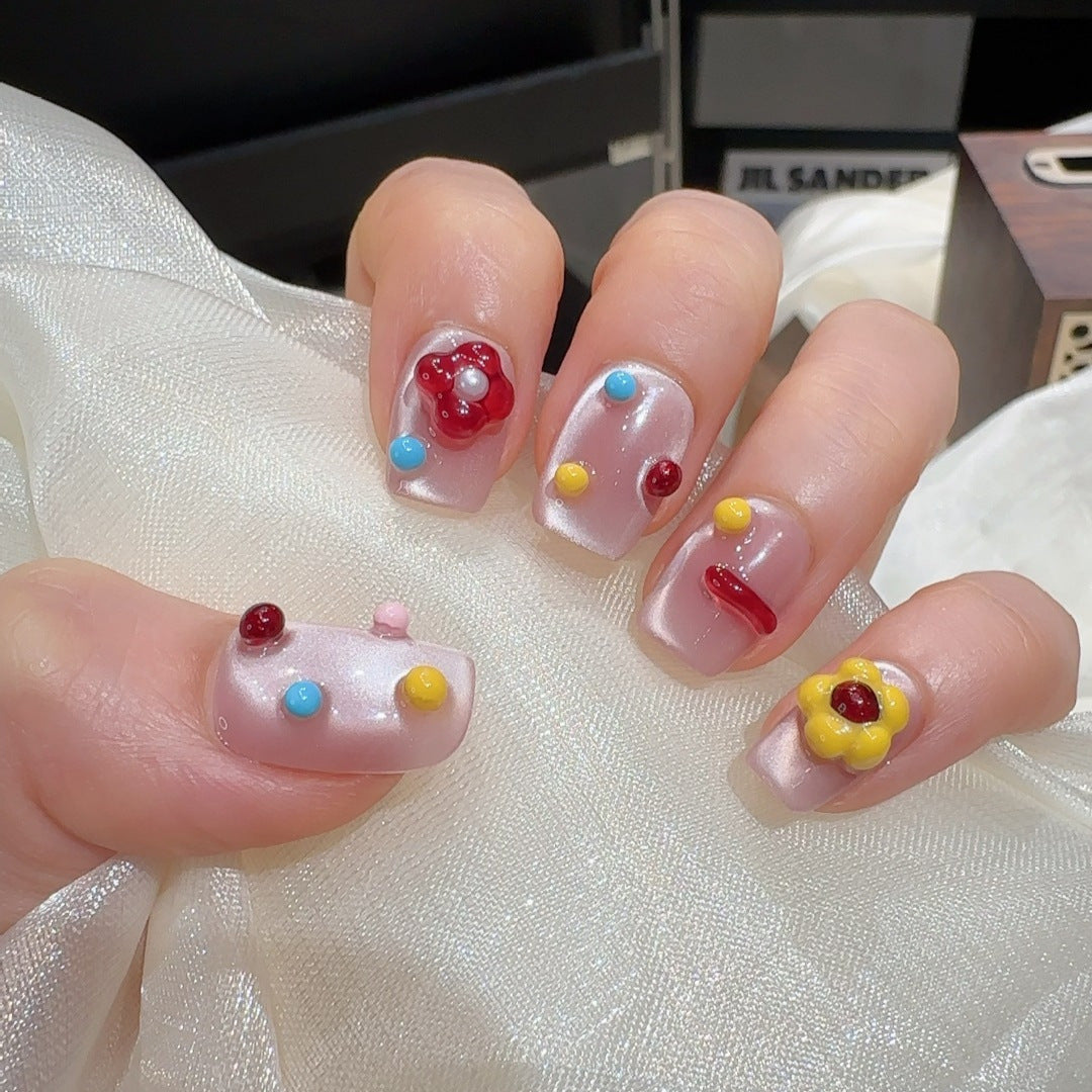 Künstlerisches Press-On-Nageldesign Karnz