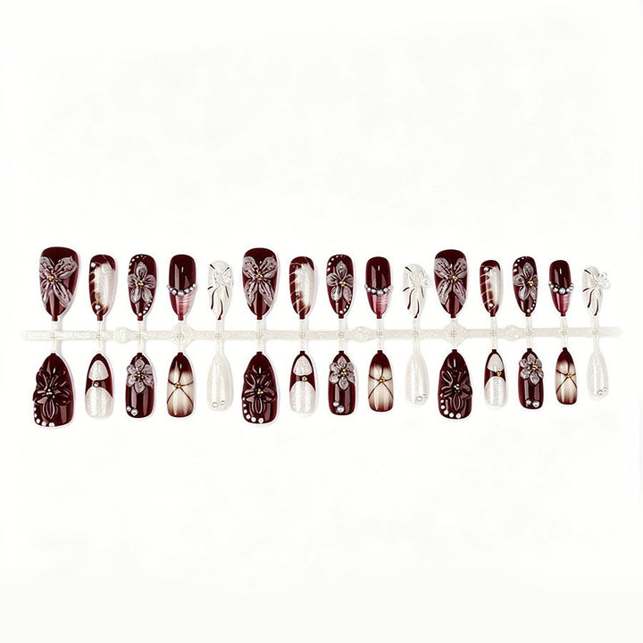 Elegante Künstliche Nail Art mit floralem Design und 3D-Verzierungen Karnz