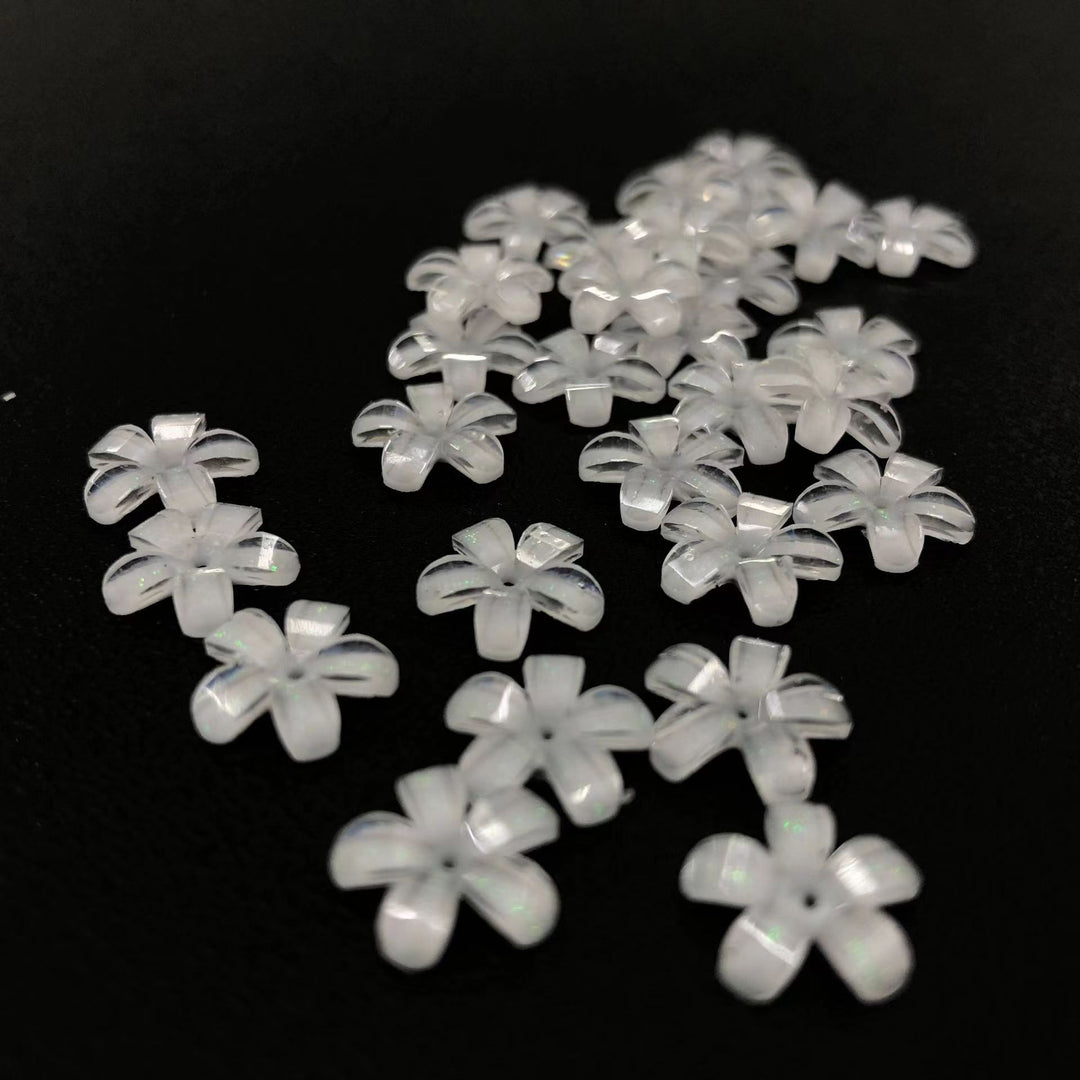 Zarte Acrylblütenapplikationen Karnz