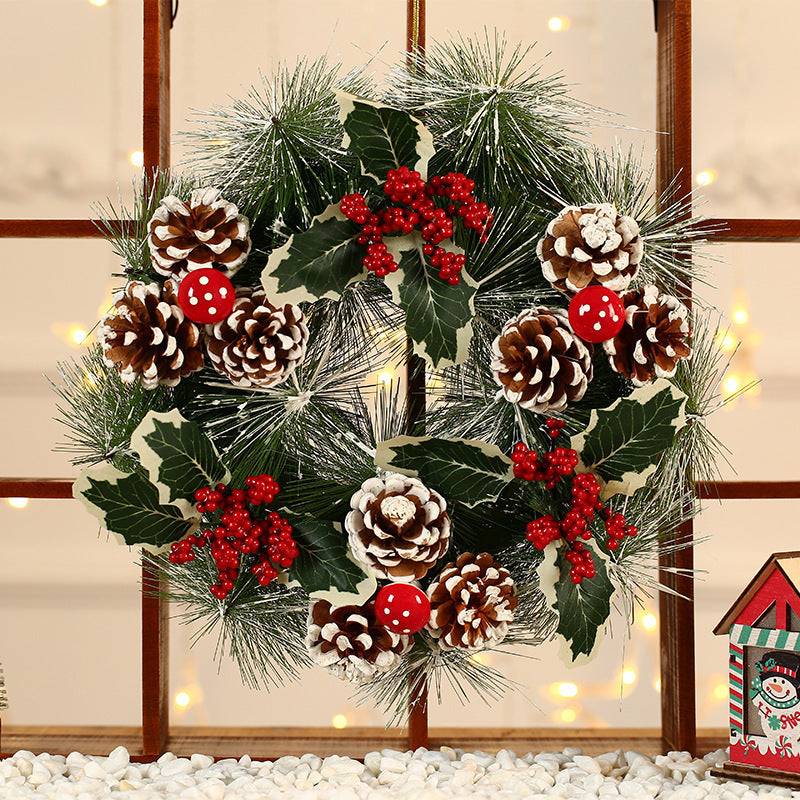 Festlicher Weihnachtskranz mit Tannenzapfen und Beeren Karnz