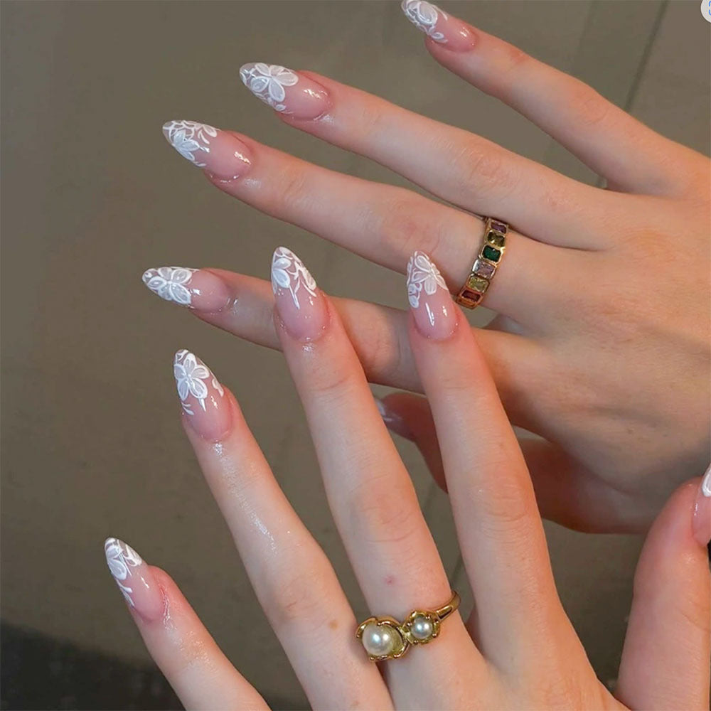 Dekoratives Press-On Nagelkunst-Set mit geometrischen Mustern