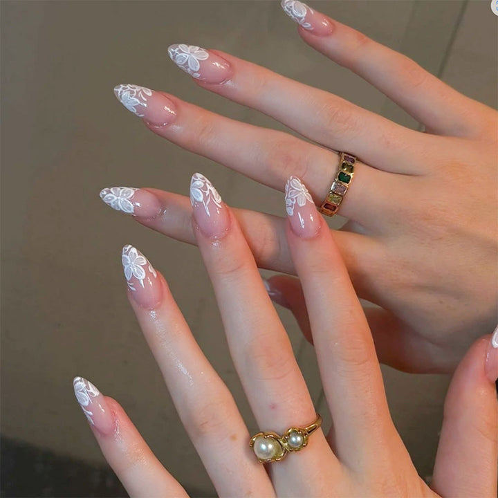 Dekoratives Press-On Nagelkunst-Set mit geometrischen Mustern