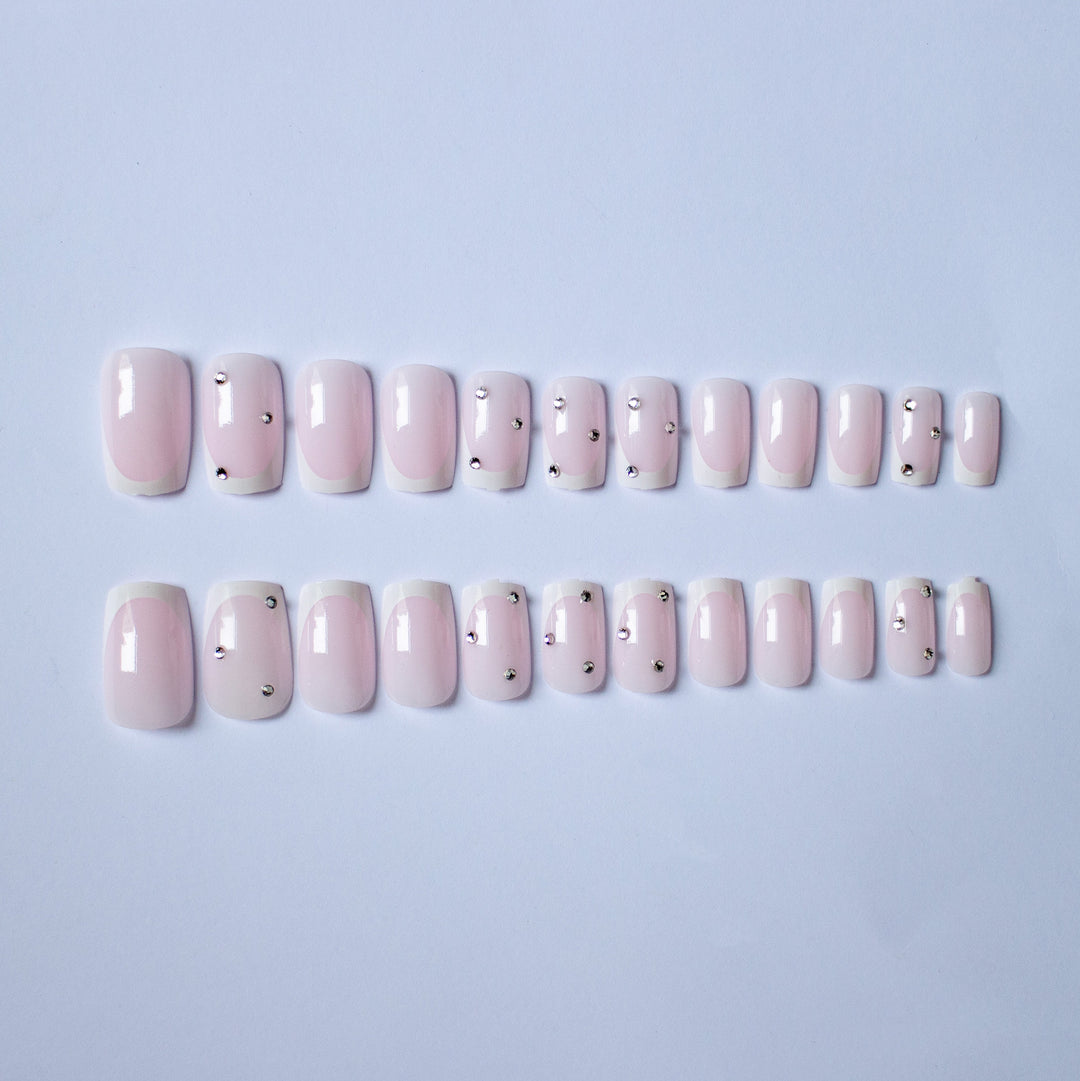 Elegantes französisches Spitzen-Acryl-Nagelkunst-Set mit Strass-Akzenten