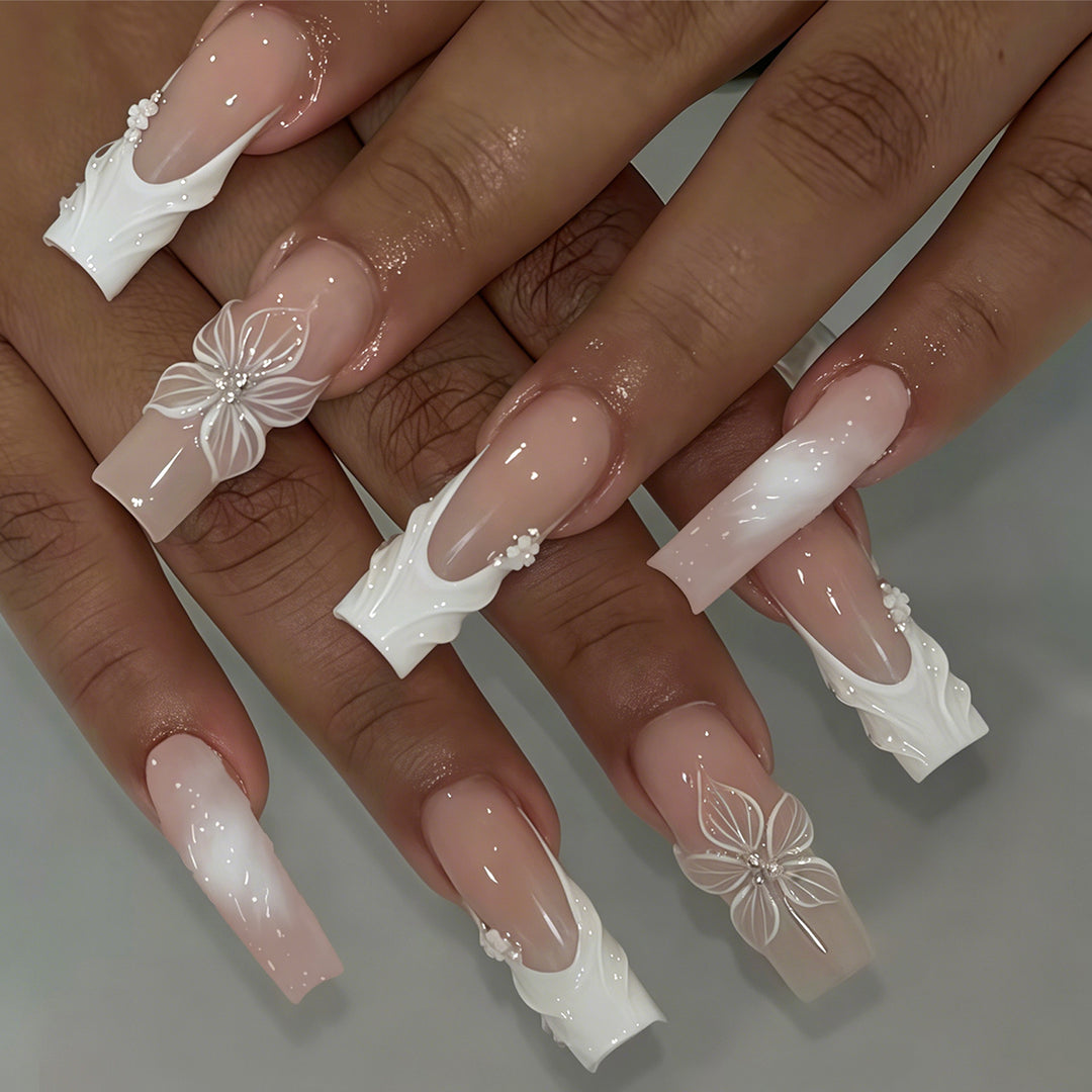Elegante Florale Press-On Nagelkunst Karnz