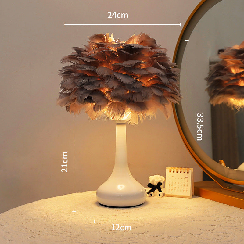 Federstil beleuchtete Tischlampe