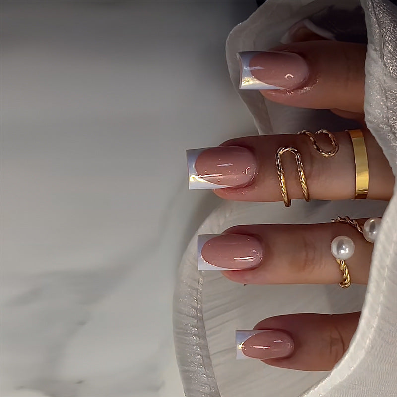 Elegante Stiletto Press-On Nagelkunst mit Strass-Akzenten Karnz