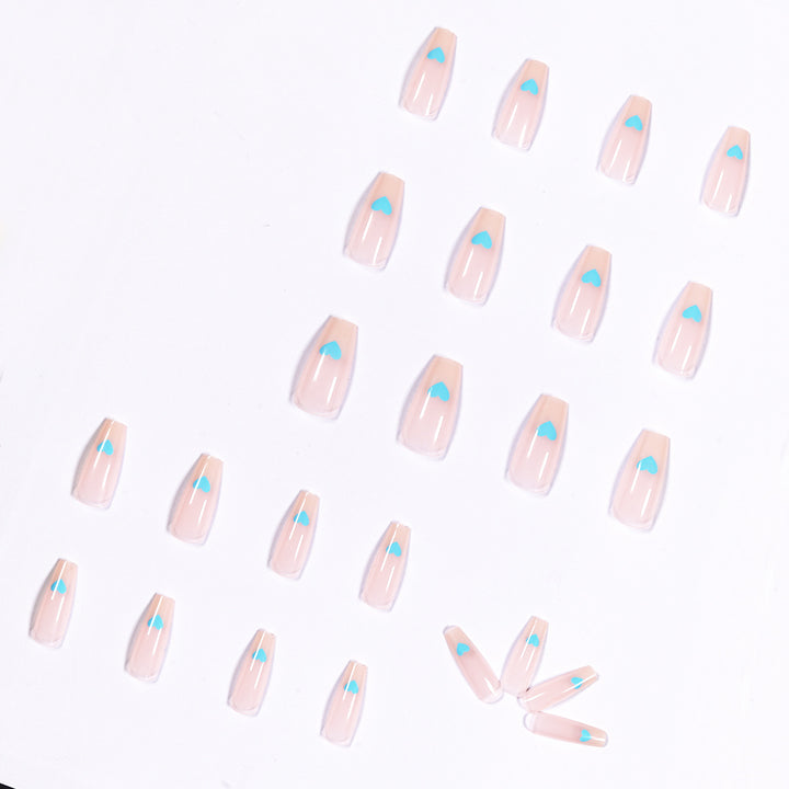 Kunstvolle Nailart mit Herzmotiven Karnz