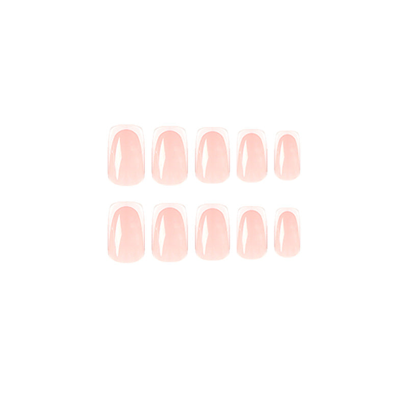 Acryl-Nägel mit elegantem French-Tip Karnz