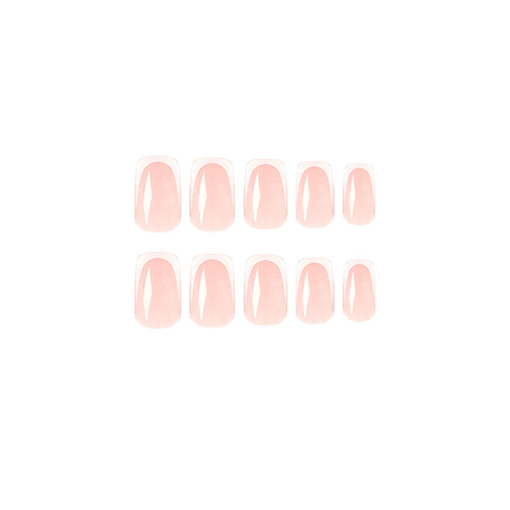 Acryl-Nägel mit elegantem French-Tip Karnz