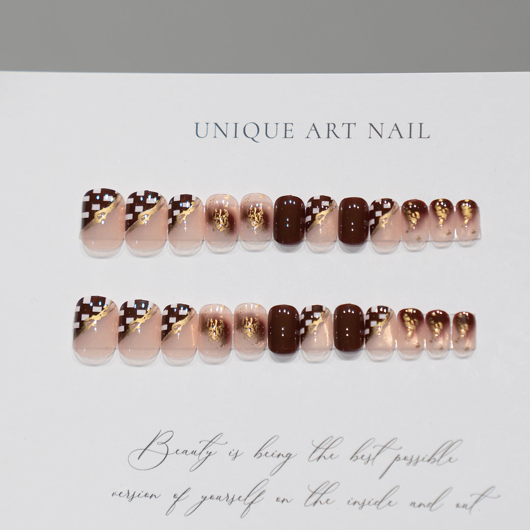 Elegantes Künstlerisches Aufkleben von Nagelset