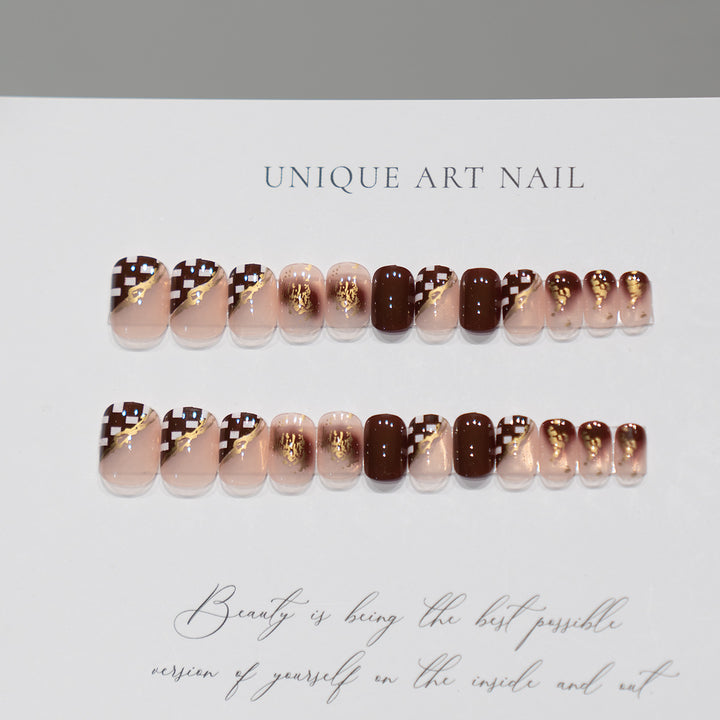 Elegantes Künstlerisches Aufkleben von Nagelset
