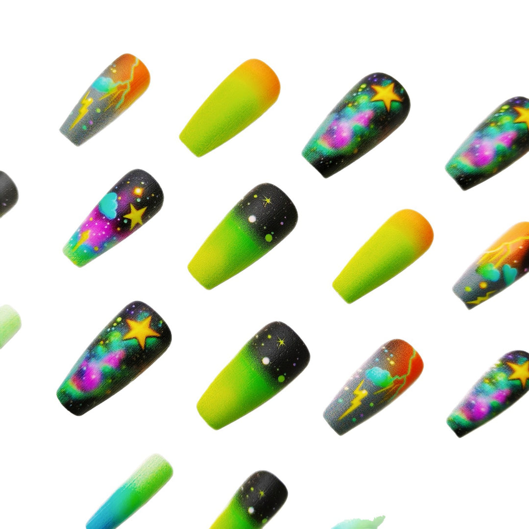 Kreative Kunstnägel mit Neon Galaxy-Motiv Karnz