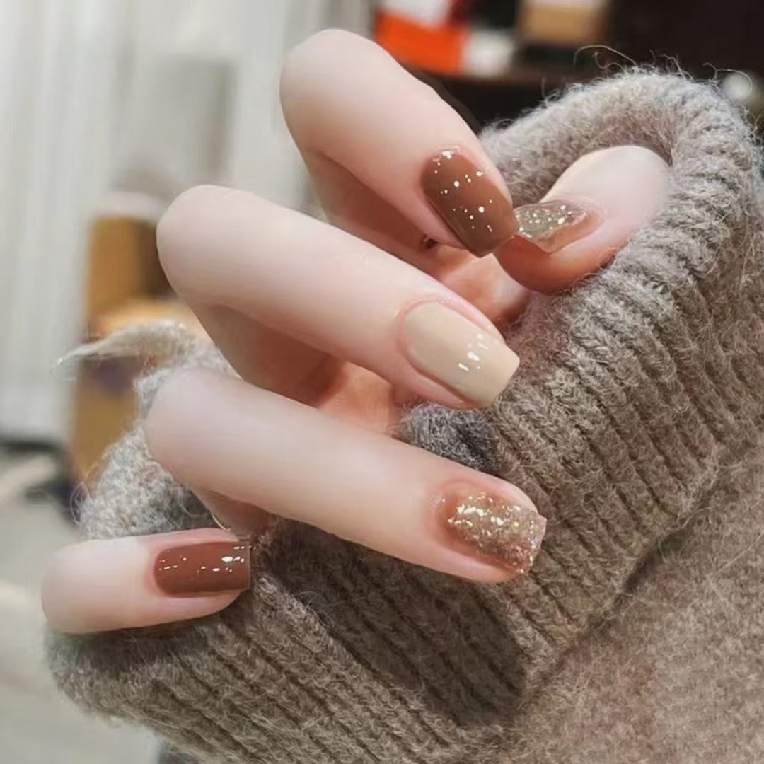 Elegante Glitzer-Nagel-Wickel Karnz