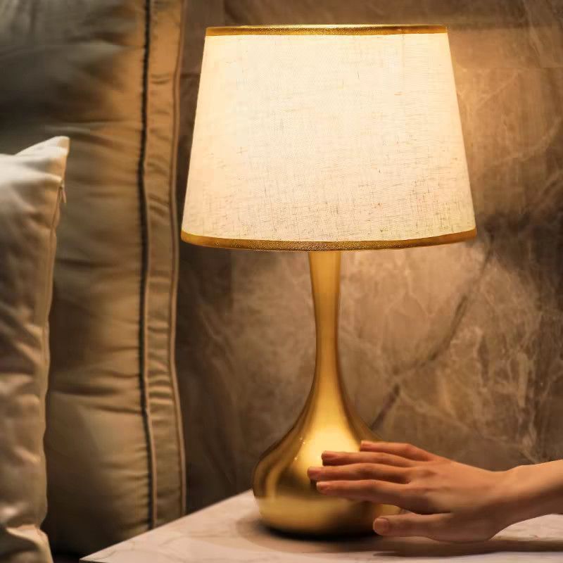 Elegante Gold Akzent Tischlampe