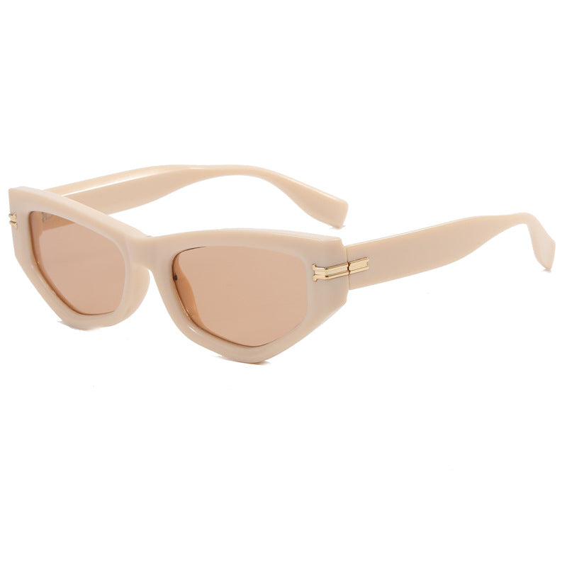Damen trendige Cat-Eye-Sonnenbrille mit lackiertem Rahmen und akzentuierten Metall-Details Karnz