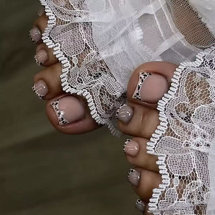 Fußnagelkunst Set mit eleganter Spitzenverzierung Karnz