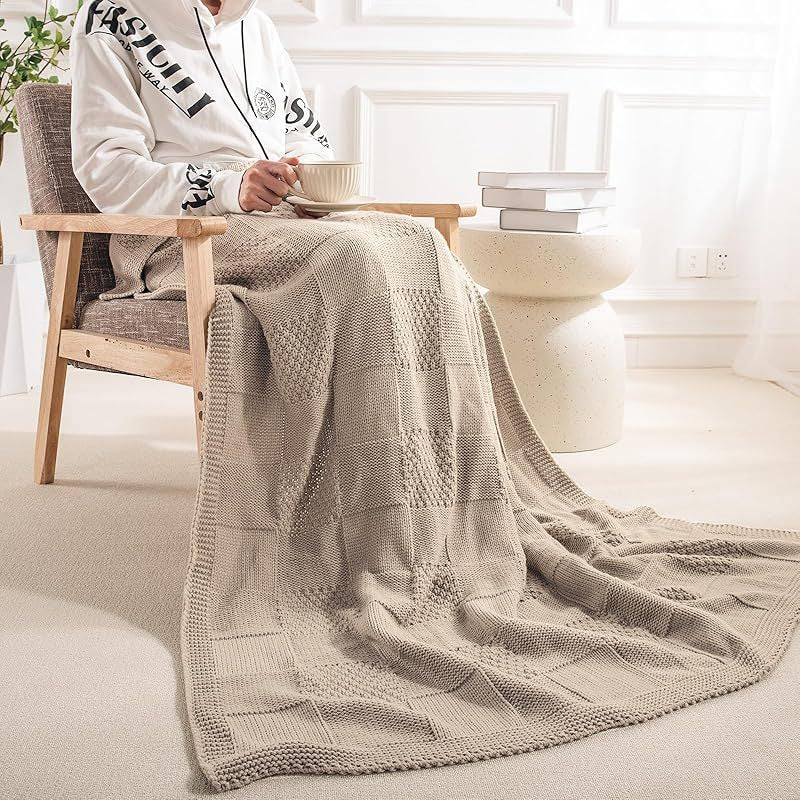 Strukturierte Strickwurfdecke