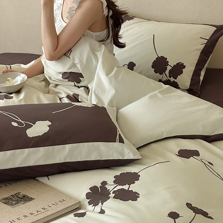Wendbare Baumwollsatin-Bettwäschegarnitur mit floralem Silhouetten-Print und kontrastierender Kederkante