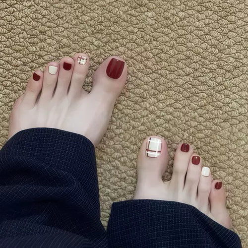 Elegante dekorative Fußnagelkunst Karnz
