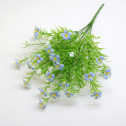 Lebensechter künstlicher Blumenstrauß