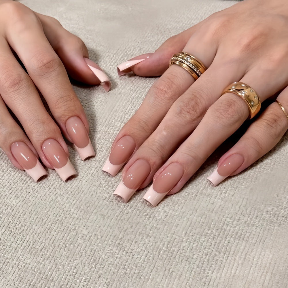 Kunstnägel Im Eleganten French-Look Karnz