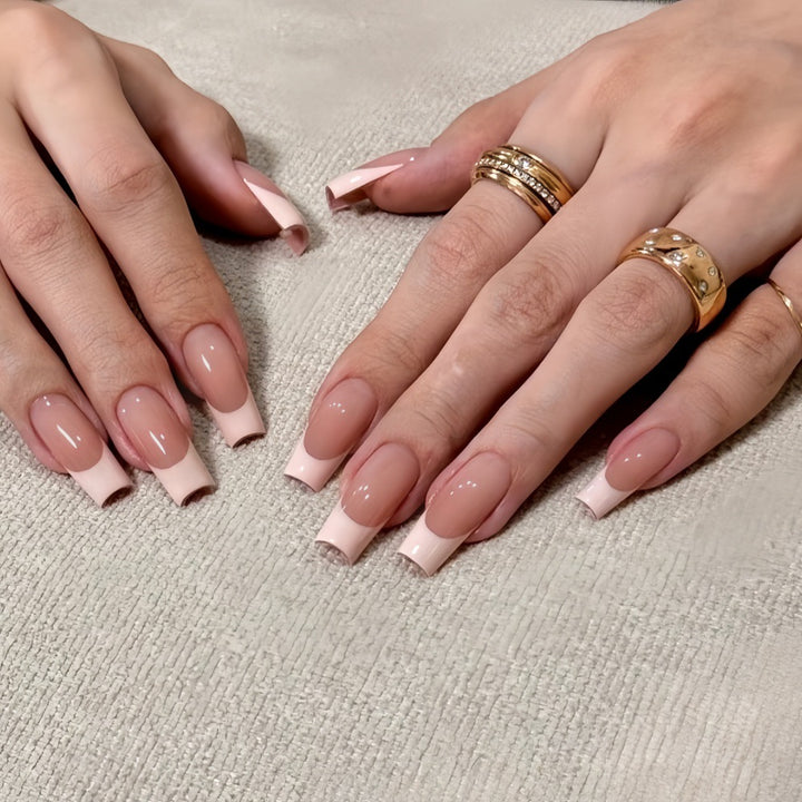 Kunstnägel Im Eleganten French-Look Karnz