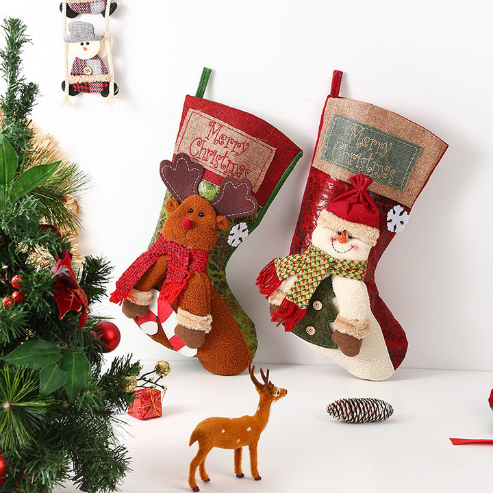 Festlicher Weihnachtsstrumpf mit liebevollen Santa-Motiven Karnz
