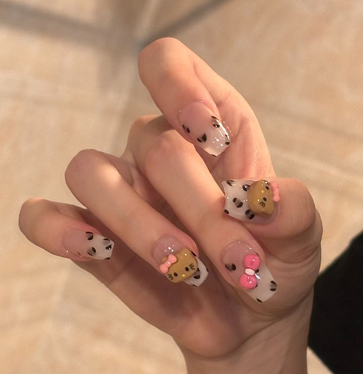 Künstlerisches Herzmuster Nagelkunstverlängerungen Karnz