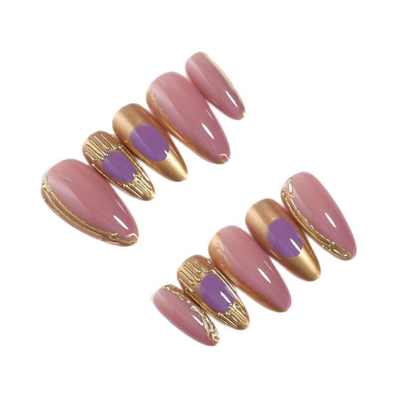 Künstlerisches Press-On-Nagelset mit Gold- und lila Akzenten Karnz