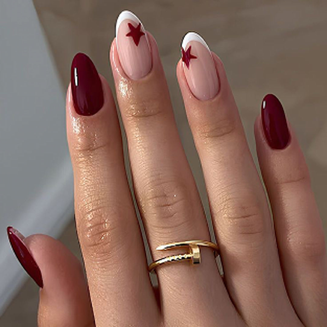 Glamouröse Stiletto-Nägel mit elegantem Sternen-Design Karnz