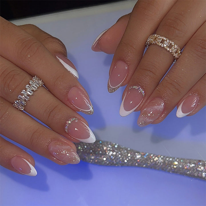 Premium dekorative Press-On Nagelset mit künstlerischer Ausführung Karnz