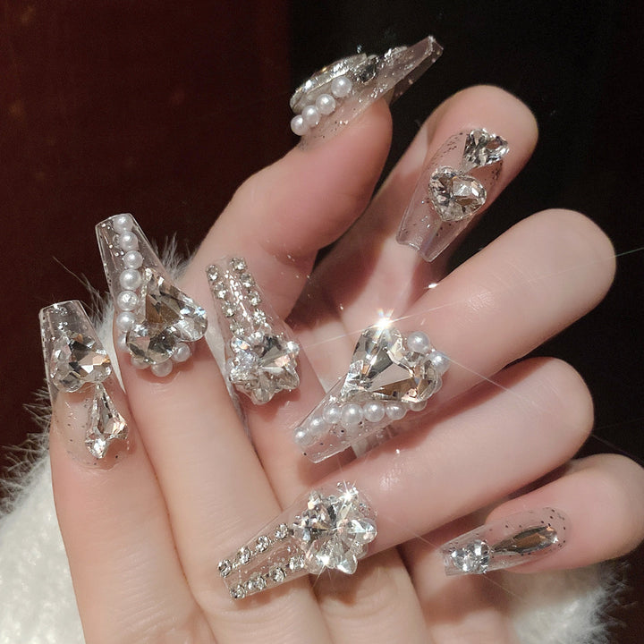Dekorative, mit Kristallen verzierte Nagelspitzen Karnz