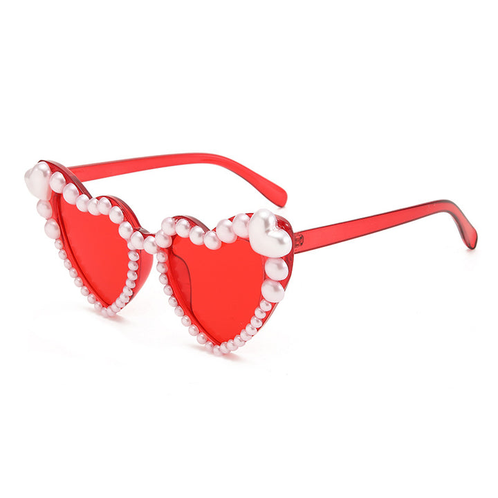 Herzförmige, mit Perlen akzentuierte Sonnenbrille
