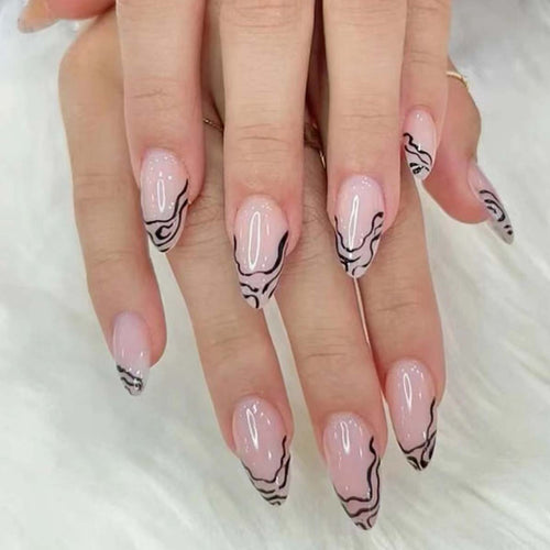 Kunstvolle Stiletto-Nägel mit modernen Linienmustern Karnz