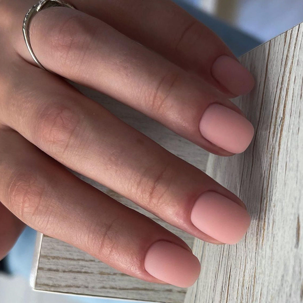 Künstliche Nagelkunst mit mattem Finish Karnz
