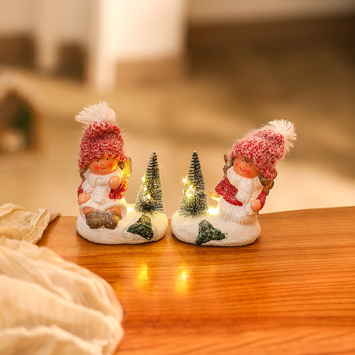Niedliche Weihnachtsfigur mit Lichterschmuck Karnz