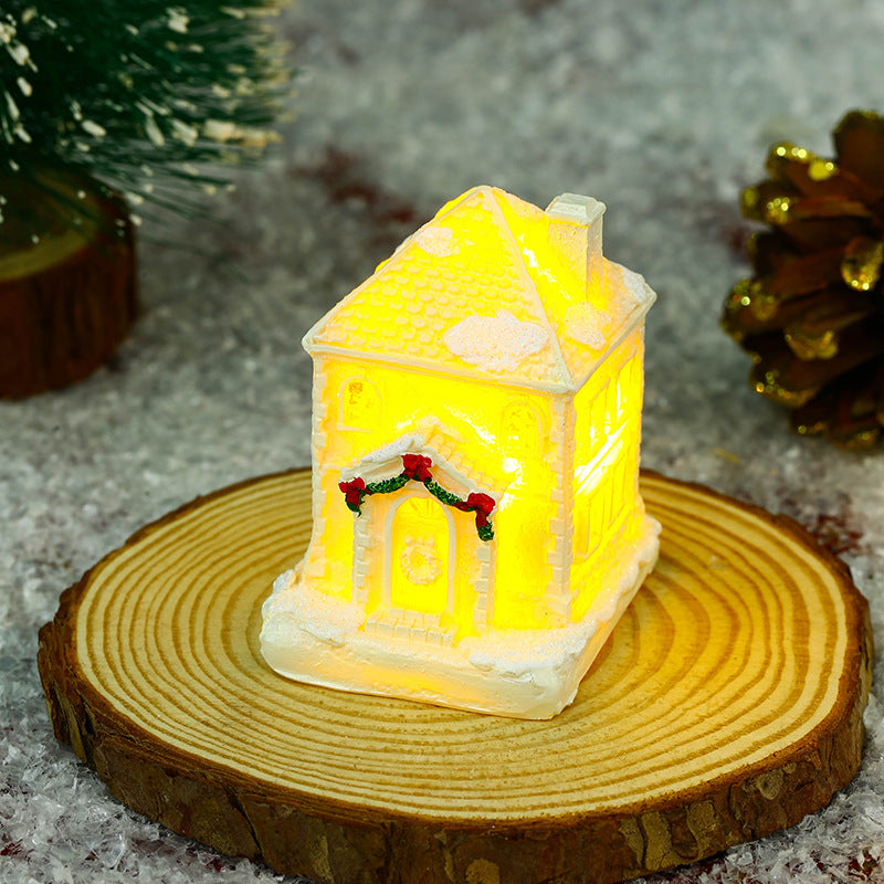 Beleuchtetes Weihnachtsdorfhaus mit festlicher Dekoration Karnz