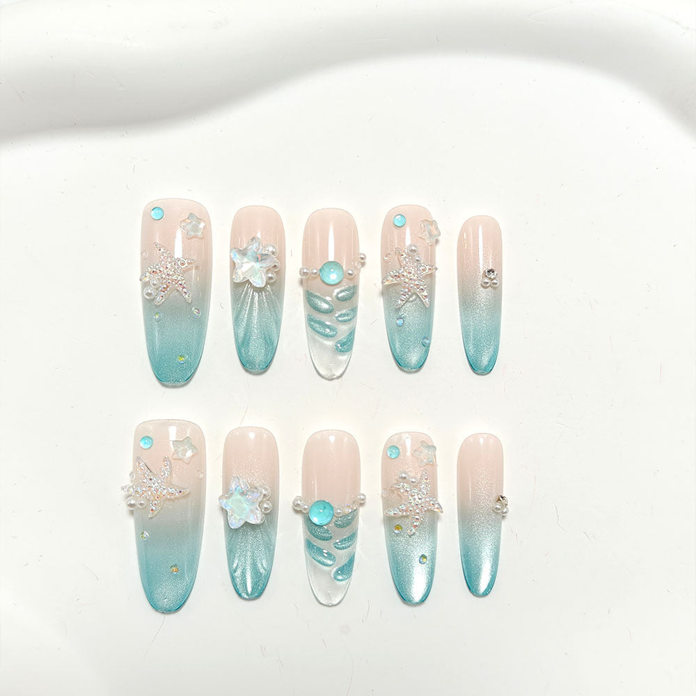 Kunstnägel mit Glitzerndem Sommerdesign Karnz