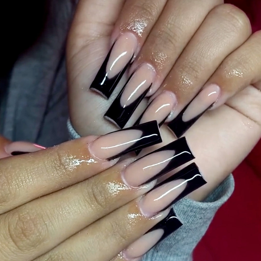 Elegante Ombre French Tip Acrylnägel Karnz