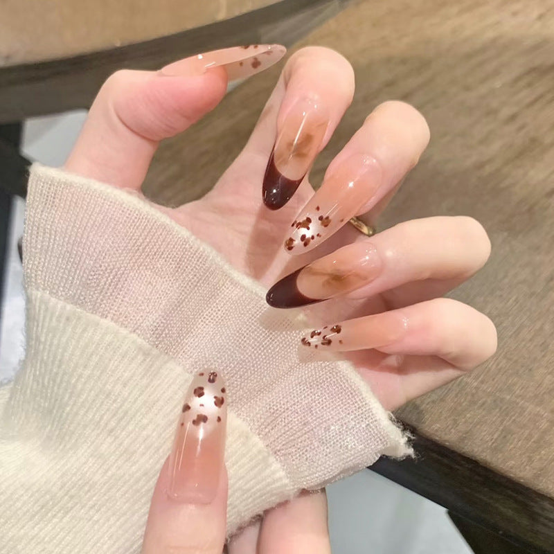 Künstlerische Stiletto Press-On Nägel mit einzigartigen Tierdruckakzenten Karnz