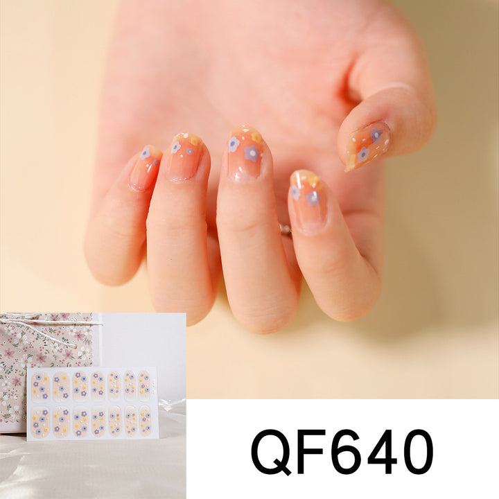 Künstliche Nagelgestaltung mit Herz-Motiv Karnz