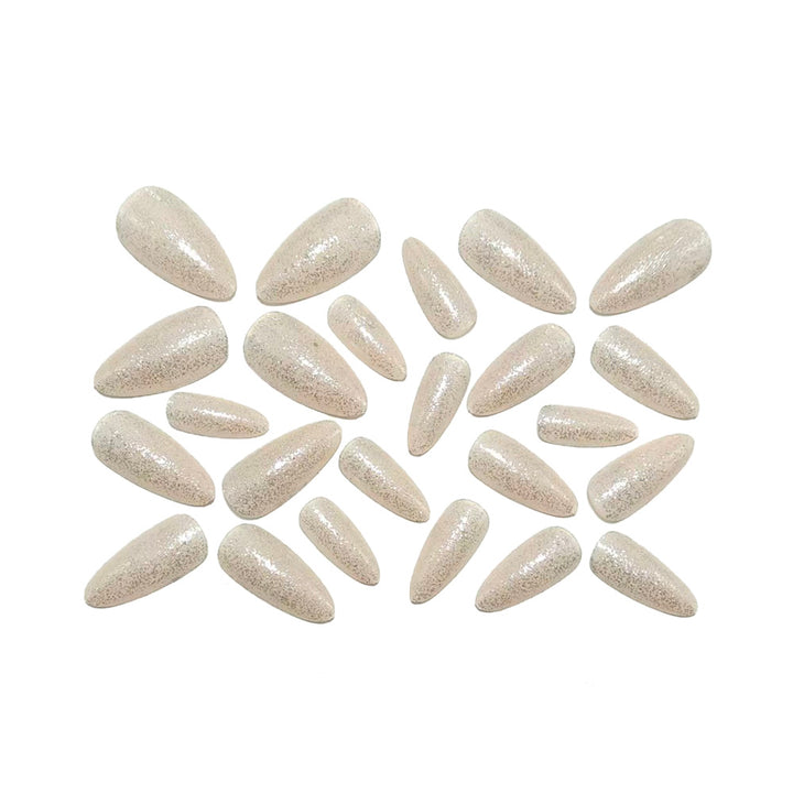 Glamouröse Kunstnägel In Elegantem Stiletto-Stil Karnz